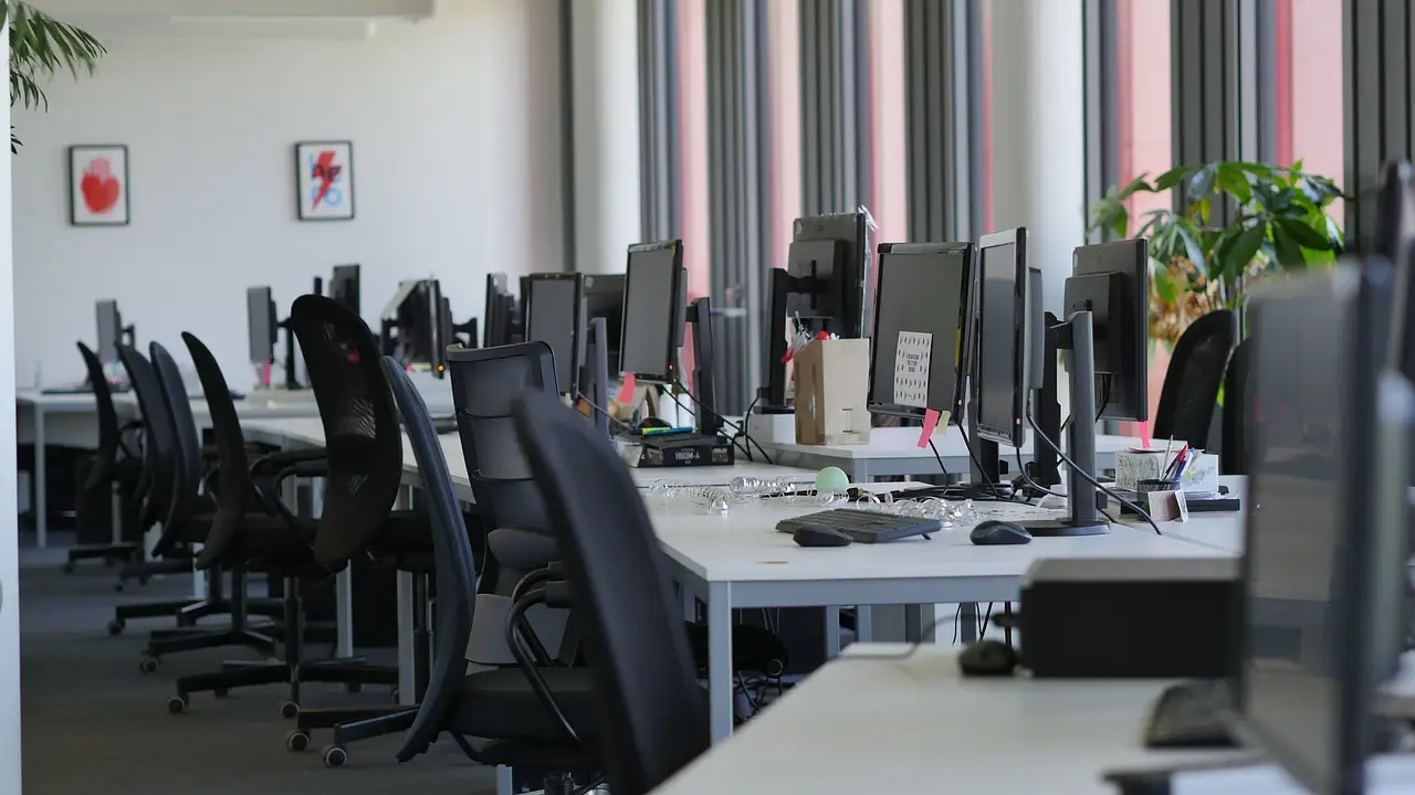 Gestire le relazioni difficili in ufficio: strategie pratiche secondo esperti HR Gestire le relazioni difficili in ufficio: strategie pratiche secondo esperti HR