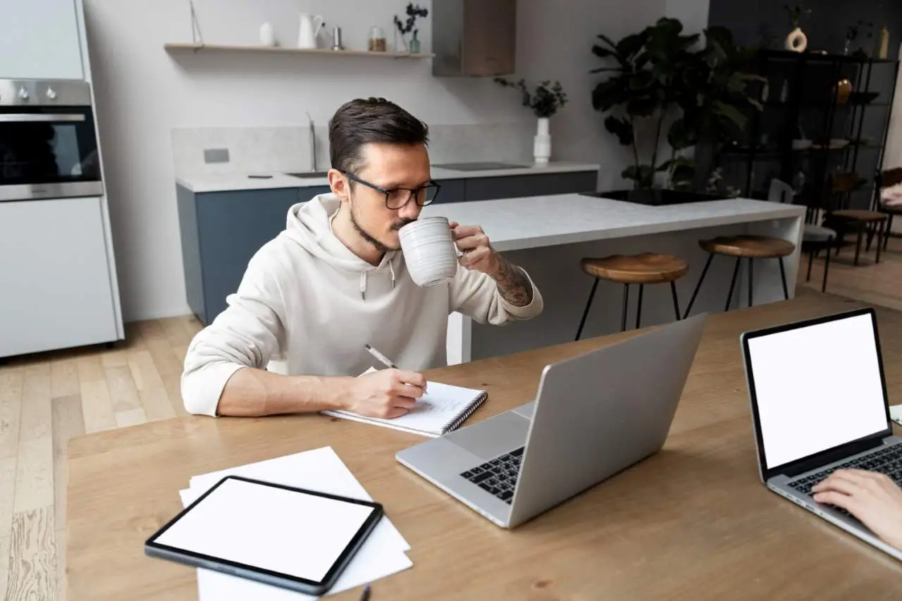 Gestione del tempo: i suggerimenti di chi lavora da remoto con successo Gestione del tempo: i suggerimenti di chi lavora da remoto con successo